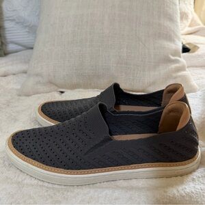 UGG Women’s Sammy Chevron Size 9 Black Tan Knit  Slip On